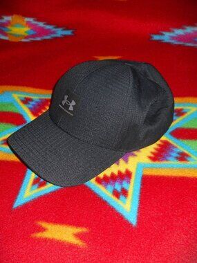 Black Under Armour Fitted 100% Polyester Hat/Cap * Tag Size; L/XL